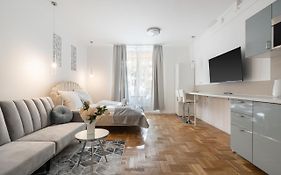 D71 - Central Cozy Suite, Best Location By Bqa